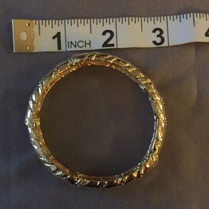 Stretching gold bracelet